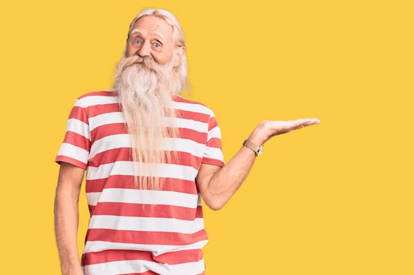 Old Senior Man Grey Hair Long Beard Wearing Striped Tshirt — Stok fotoğraf