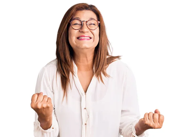 Jeune Belle Femme Avec Des Lunettes Isolées Sur Fond Blanc — Photo