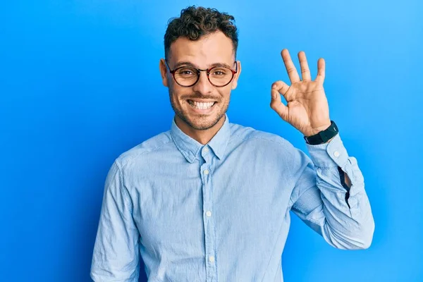 Hombre Guapo Con Barba Vistiendo Ropa Casual Gafas Emocionadas Por — Foto de Stock