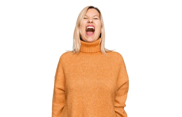 Mujer Caucásica Mediana Edad Vistiendo Suéter Casual Invierno Enojado Loco —  Fotos de Stock