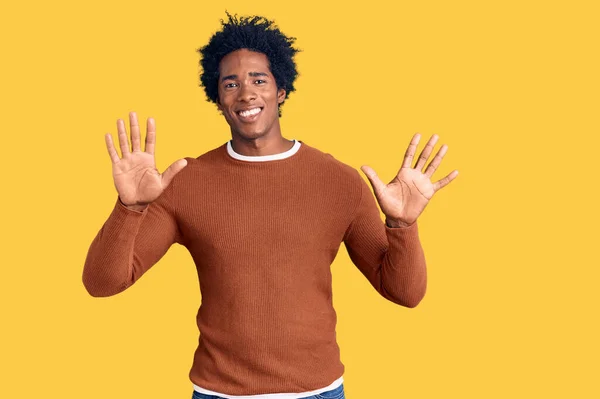 Bonito Homem Americano Africano Com Cabelo Afro Vestindo Roupas Casuais — Fotografia de Stock