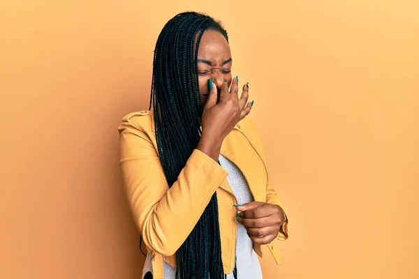 Young African American Woman Wearing Casual Jacket Smelling Something Stinky — Stockfoto