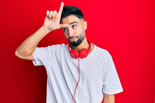 Young Man Beard Listening Music Using Headphones Making Fun People — Stock Photo, Image