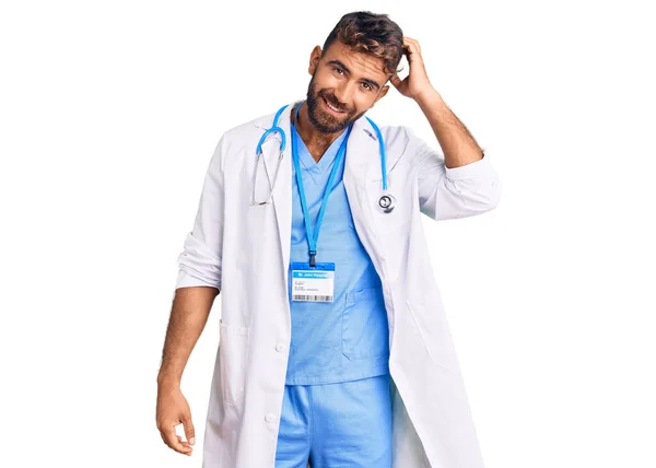 Jeune Homme Hispanique Portant Uniforme Médecin Stéthoscope Confondre Interroger Sur — Photo