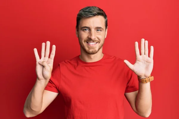 Hombre Caucásico Guapo Usando Camiseta Roja Casual Mostrando Apuntando Hacia — Foto de Stock