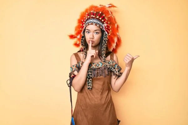 Jong Mooi Latijns Meisje Draagt Indiaas Kostuum Vraagt Stil Zijn — Stockfoto