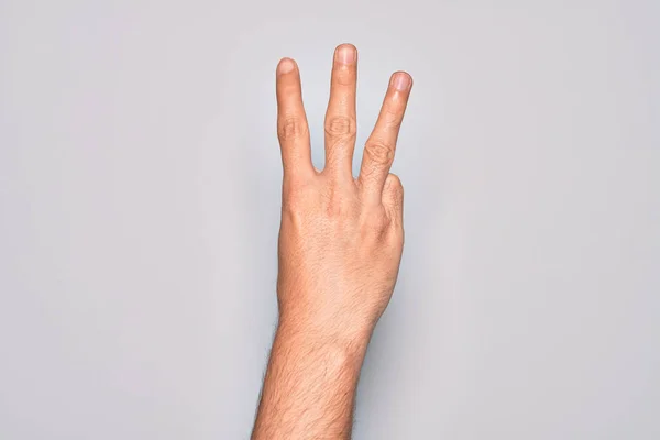 Mão Jovem Caucasiano Mostrando Dedos Sobre Fundo Branco Isolado Contando — Fotografia de Stock