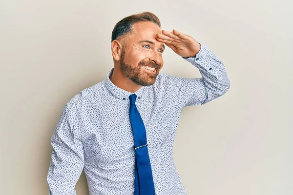 Bonito Homem Meia Idade Vestindo Camisa Negócios Gravata Muito Feliz — Fotografia de Stock