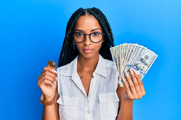 Beautiful Hispanic Woman Holding Virtual Currency Bitcoin Dollars Relaxed Serious — Stock fotografie