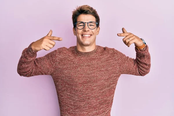 Handsome Caucasian Man Wearing Casual Sweater Glasses Smiling Cheerful Showing — Stock Photo, Image