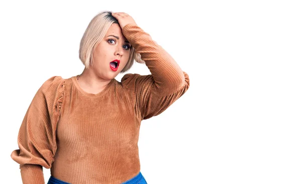 Junge Blonde Size Frau Lässigem Pullover Überrascht Mit Hand Auf — Stockfoto