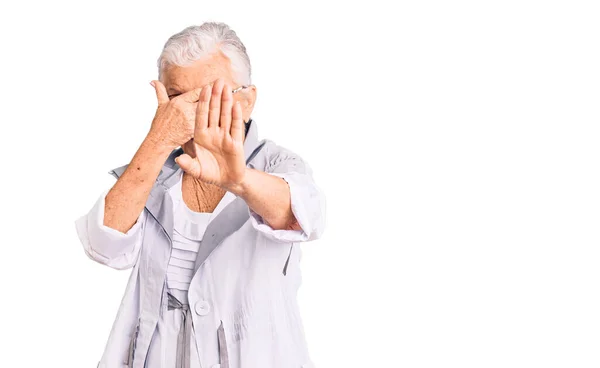 Senior Mooie Vrouw Met Blauwe Ogen Grijs Haar Dragen Casual — Stockfoto