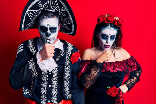Ölü Kostümü Giyip Meksika Giden Genç Bir Çift Kendini Iyi — Stok fotoğraf