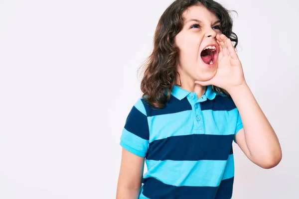 Nettes Hispanisches Kind Mit Langen Haaren Lässiger Kleidung Schreiend Und — Stockfoto