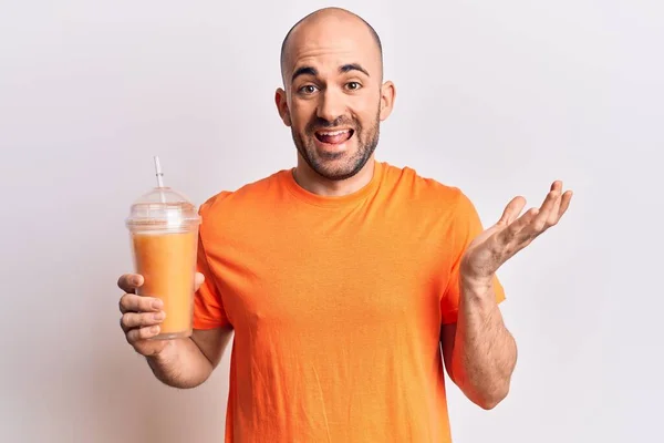 Young Handsome Bald Man Drinking Glass Healthy Orange Juice Celebrating — Stock Photo, Image