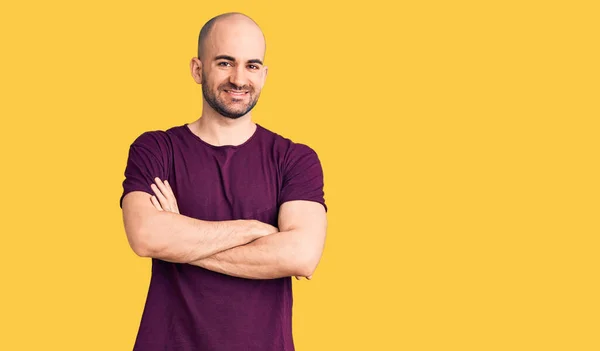 Joven Hombre Guapo Con Camiseta Casual Cara Feliz Sonriendo Con —  Fotos de Stock