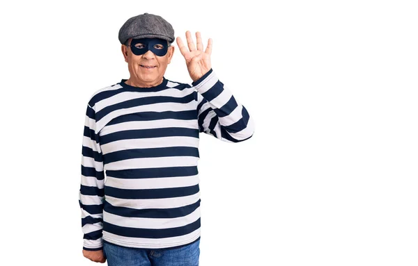 Starszy Przystojny Mężczyzna Masce Włamywacza Shirt Pokazując Wskazując Palcami Numer — Zdjęcie stockowe