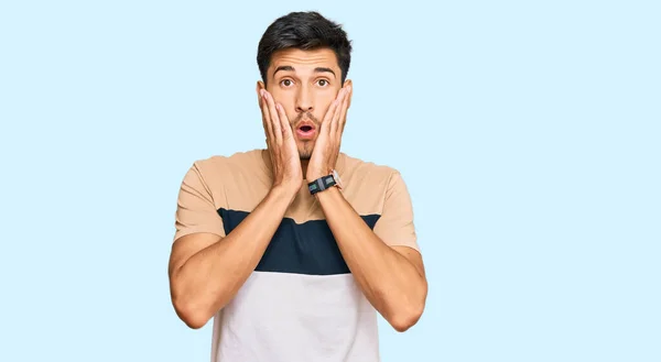 Young Handsome Man Wearing Casual Clothes Afraid Shocked Surprise Amazed — Stock Photo, Image