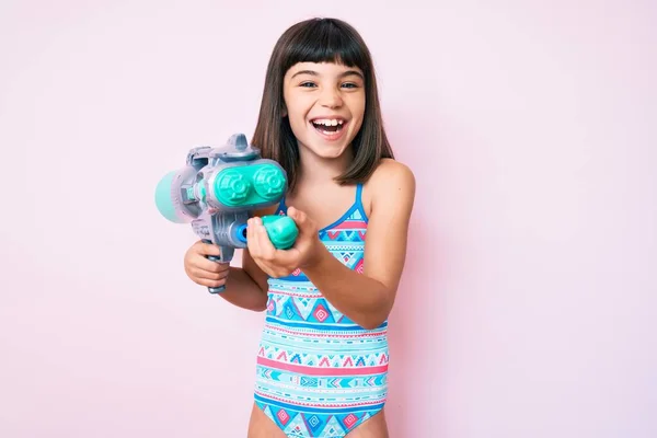 Niña Joven Con Flequillo Usando Traje Baño Watergun Sonriendo Riendo —  Fotos de Stock