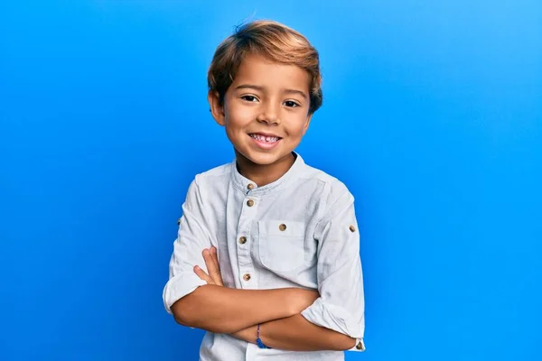 Adorable Niño Latino Con Ropa Casual Cara Feliz Sonriendo Con — Foto de Stock