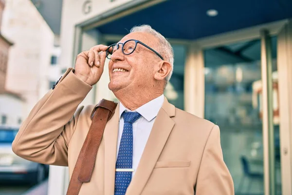 Senior Grey Haired Businessman Smiling Happy Standing City — Stock Photo, Image