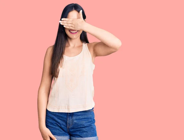 Jovem Mulher Branca Bonita Vestindo Roupas Casuais Óculos Sorrindo Rindo — Fotografia de Stock