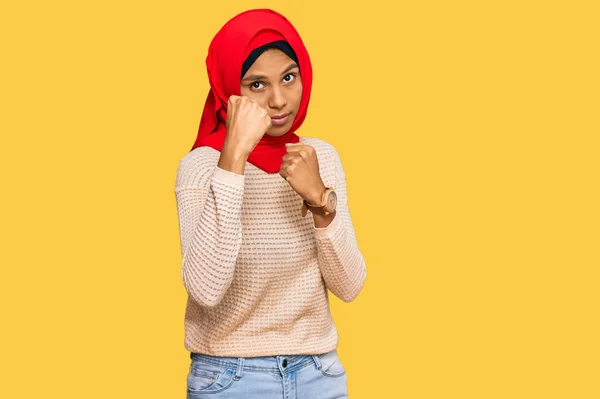 Junge Afrikanisch Amerikanische Frau Mit Traditionellem Islamischen Hijab Schal Bereit — Stockfoto