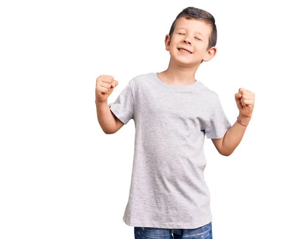 Criança Loira Bonito Vestindo Roupas Casuais Muito Feliz Animado Fazendo — Fotografia de Stock