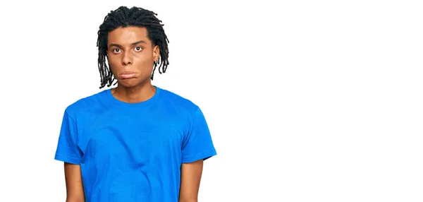 Fiatal Afro Amerikai Férfi Alkalmi Ruhát Visel Depressziós Aggódik Szorongás — Stock Fotó