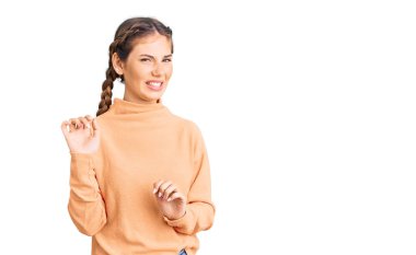 Sarışın, güzel, beyaz bir kadın. Kış süveteri giyiyor. Tiksindirici tepki verdiği için tiksinmiş ve ürkek bir ifade takınıyor. Eller havada. 