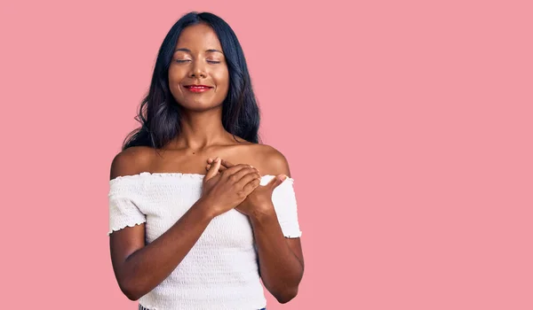 Young Indian Girl Wearing Casual Clothes Smiling Hands Chest Closed — Stock Photo, Image