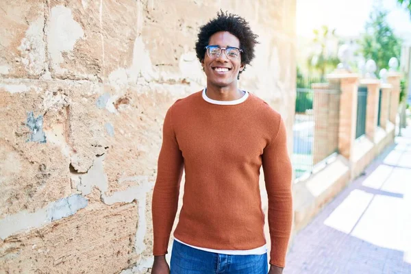 Jeune Bel Homme Afro Américain Portant Des Vêtements Décontractés Des — Photo