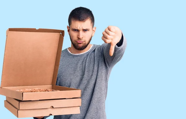 Молодий Вродливий Чоловік Тримає Коробки Доставки Піци Сердитим Обличчям Негативний — стокове фото