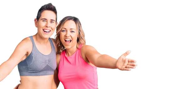 Couple Women Wearing Sportswear Looking Camera Smiling Open Arms Hug — Stock Photo, Image