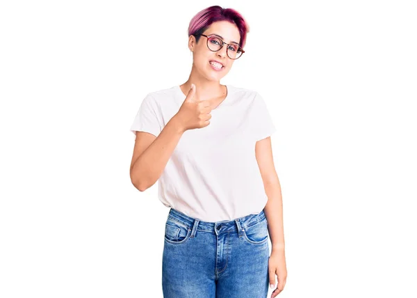 Joven Hermosa Mujer Con Pelo Rosa Con Ropa Casual Gafas —  Fotos de Stock