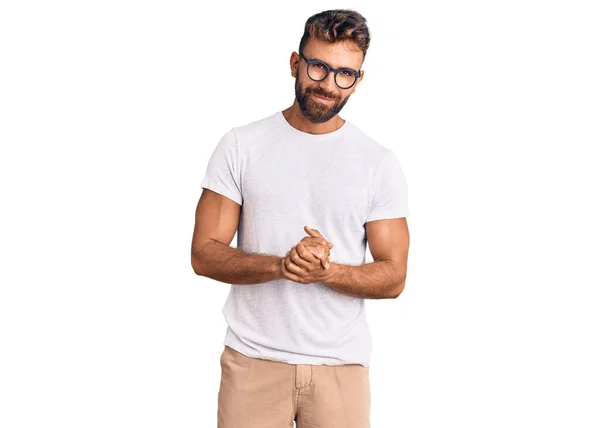 Jovem Hispânico Vestindo Roupas Casuais Óculos Com Mãos Juntas Dedos — Fotografia de Stock