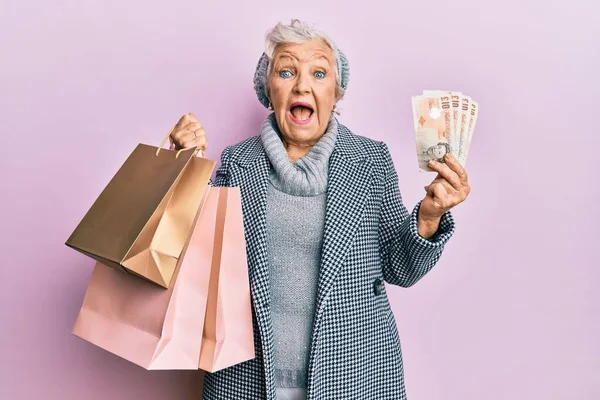 Senior Grey Haired Woman Holding Shopping Bags Pounds Banknotes Celebrating — Stock Photo, Image