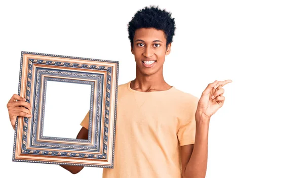 Young African American Man Holding Empty Frame Smiling Happy Pointing — Stock Photo, Image