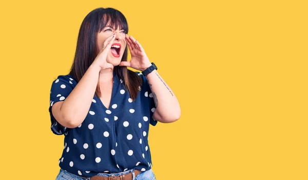 Young Size Woman Wearing Casual Clothes Shouting Angry Out Loud — Stock Photo, Image