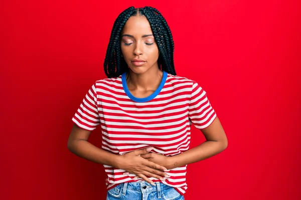 Mooie Latijns Amerikaanse Vrouw Draagt Casual Kleding Met Hand Maag — Stockfoto