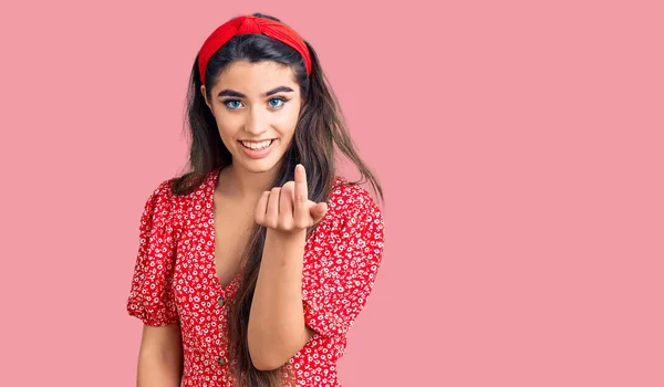 Brunette Teenager Girl Wearing Summer Dress Beckoning Come Here Gesture — Stock Photo, Image