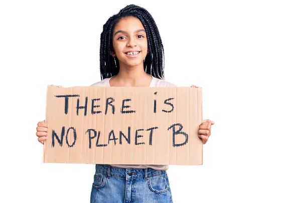 Aranyos Afro Amerikai Lány Gazdaság Nincs Bolygó Banner Néz Pozitív — Stock Fotó