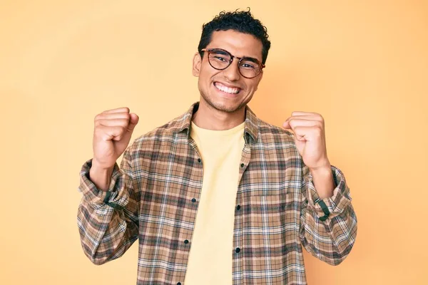 Young Handsome Hispanic Man Wearing Casual Clothes Glasses Screaming Proud — Stock Photo, Image