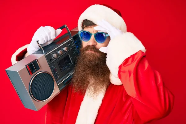 Bonito Jovem Homem Cabeça Vermelha Com Barba Longa Vestindo Traje — Fotografia de Stock