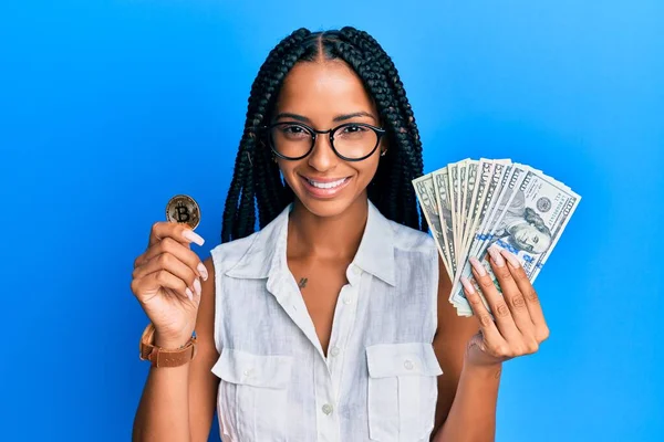 Beautiful Hispanic Woman Holding Virtual Currency Bitcoin Dollars Smiling Happy — Stock fotografie