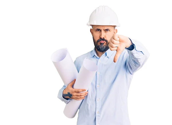 Jovem Homem Bonito Usando Chapéu Duro Segurando Plantas Papel Com — Fotografia de Stock