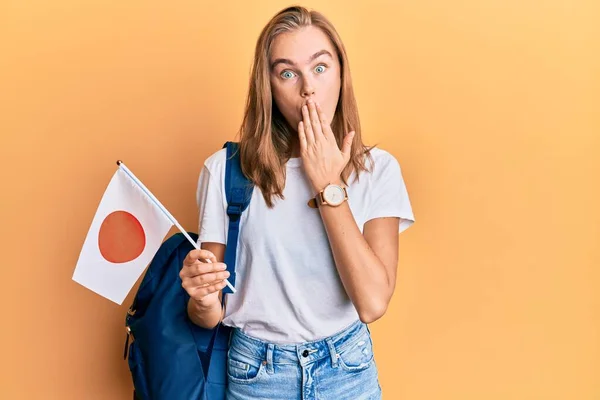 Mooie Blonde Vrouw Ruilen Student Met Japanse Vlag Bedekken Mond — Stockfoto