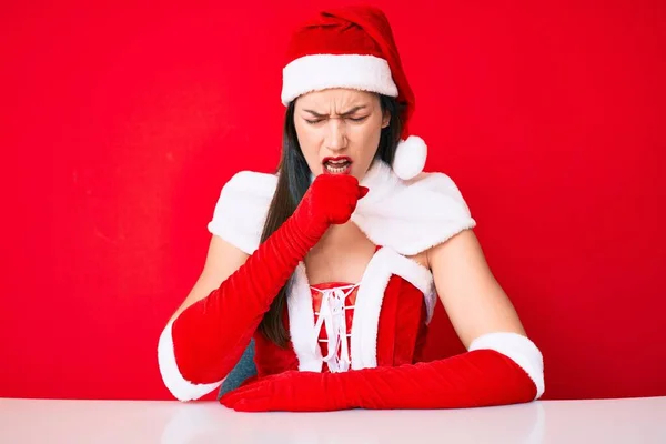 Молодая Белая Женщина Костюме Санта Клауса Чувствует Себя Нездоровой Кашляет — стоковое фото