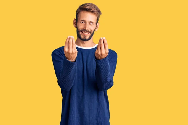 Bonito Loiro Com Barba Vestindo Camisola Casual Fazendo Gesto Dinheiro — Fotografia de Stock