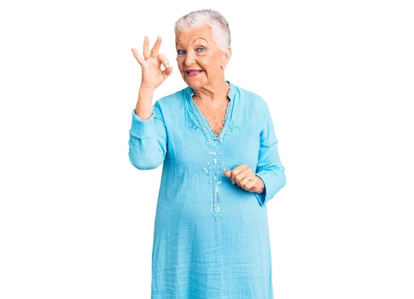 Senior Bella Donna Con Gli Occhi Azzurri Capelli Grigi Indossa — Foto Stock
